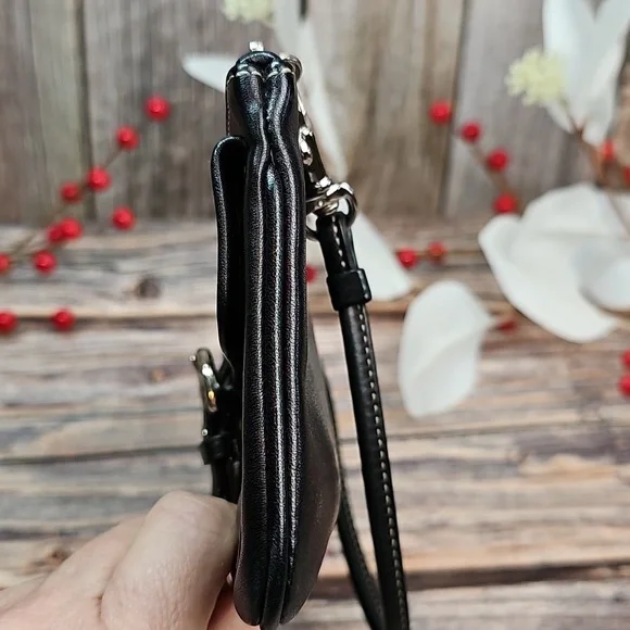 COACH BLACK LEATHER BUCKLE POCKET WRISTLET - Picture 8 of 16
